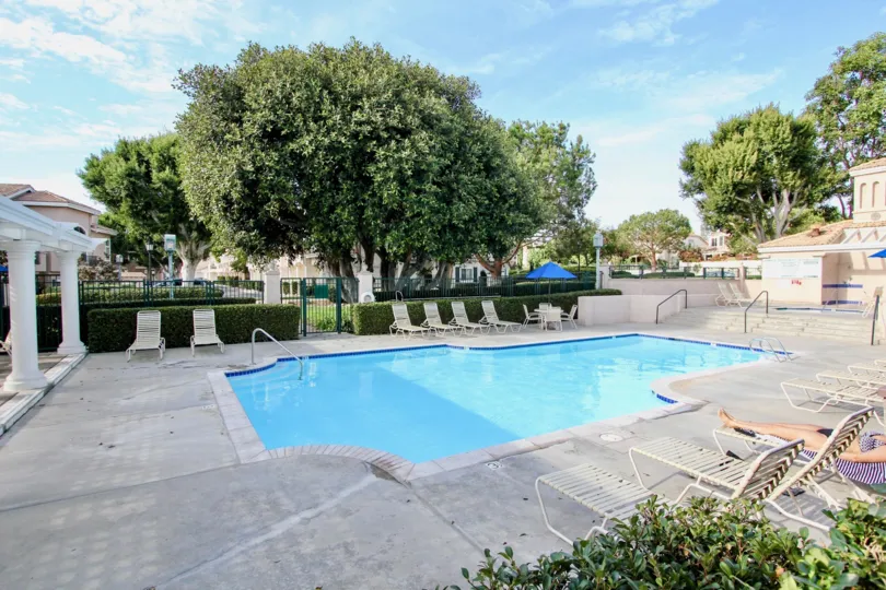A sunny day in the Capri with the chairs and the swimmingpool at University City in California