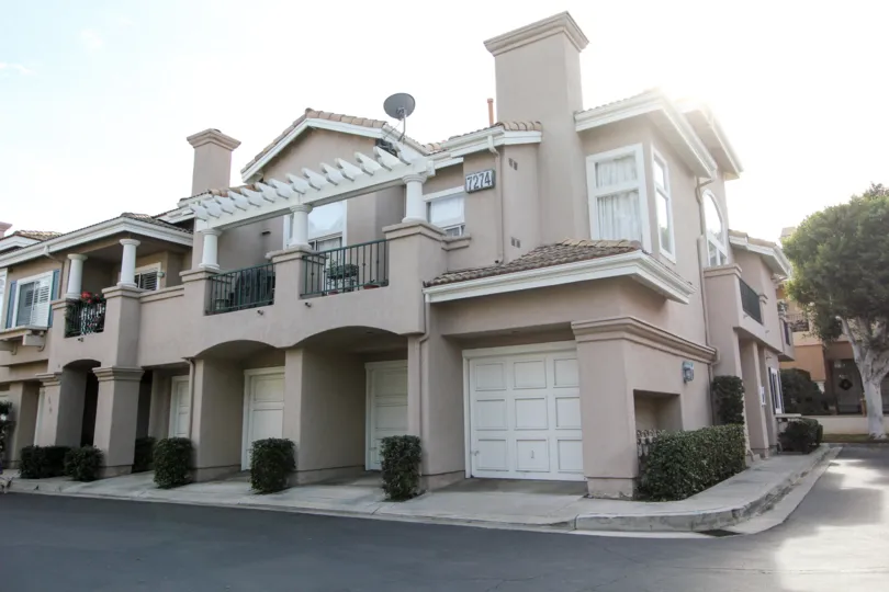 Side by side villas in a community with nice elevation in Capri.
