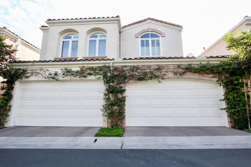 Casabella most attractive and nice house with nice color in this house and nice with beautiful parking