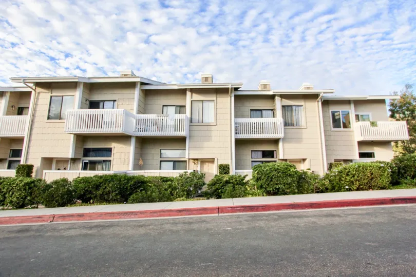 La Jolla Village Park longest and nice color in this house and nice garden with nice and clear in this aerie
