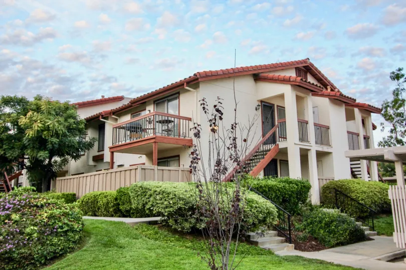 Major shopping includes Whole Foods, Westfield UTC Mall, Arclight Theaters, Trader Joes, and Bristol Farms. University City is twenty minutes from the La Jolla Shores beaches, and hi-tech business complexes in Sorrento Valley. Rose Canyon runs through Uni