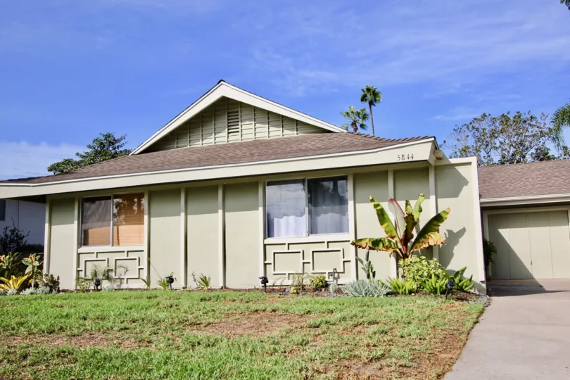 Pennant Village  ,: University City  ,California, blue sky,, lawn