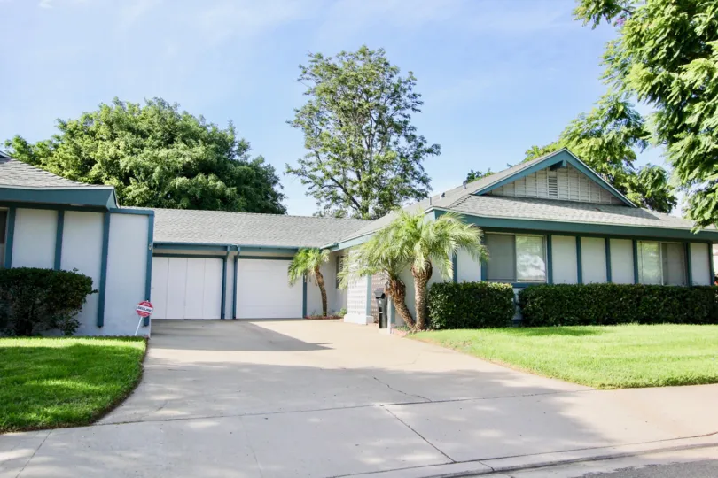 Located southeast of Genessee Ave. and Governor Dr., Pennant Village is a development of condominiums, townhomes, twinhomes and detached homes in the University City area of San Diego. The condo/townhomes have between 1, 205 to 1, 300 square feet with 1-2