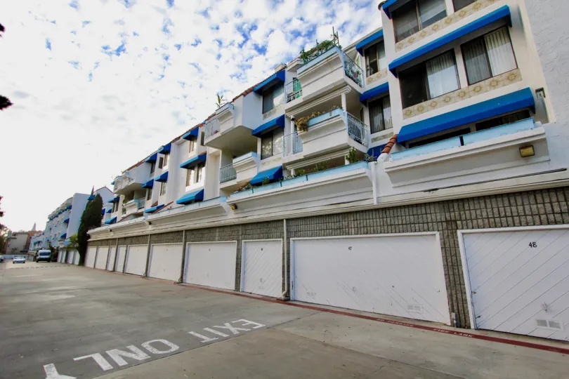 Street view of the building with compound wall in Pines of La Jolla