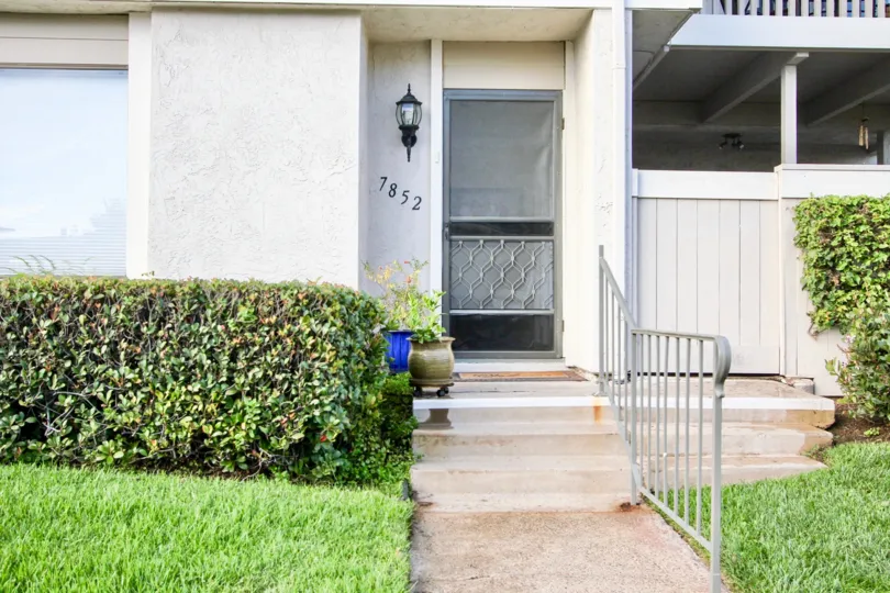 Clean manicured lawns and walks at Playmor Terrace West in University City, CA