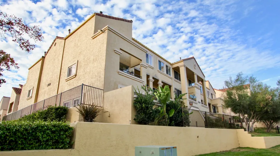 The venetian complex at the city university in california, corner angle