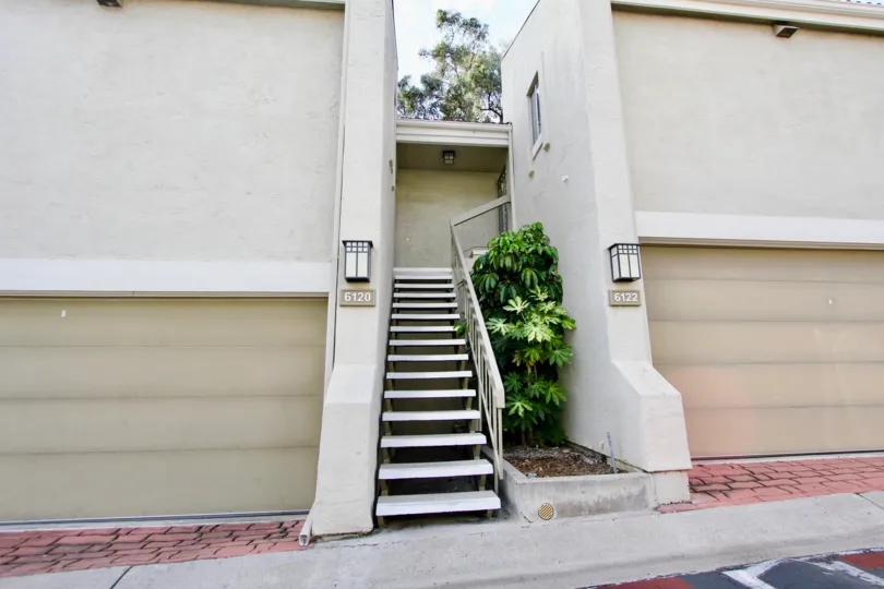 stairs is placed between the two villas numbered 6120 and 6122 under light lamps