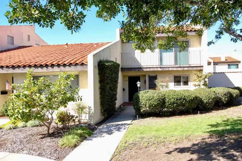 A Library in the Bel Air Vista reminds me off the community library in our location.