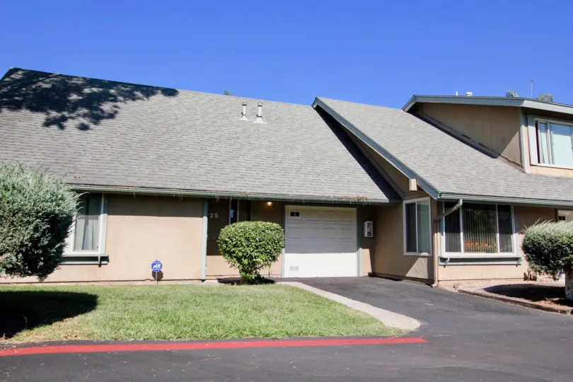 Clear skies over this classically modern unit in Citrus Grove