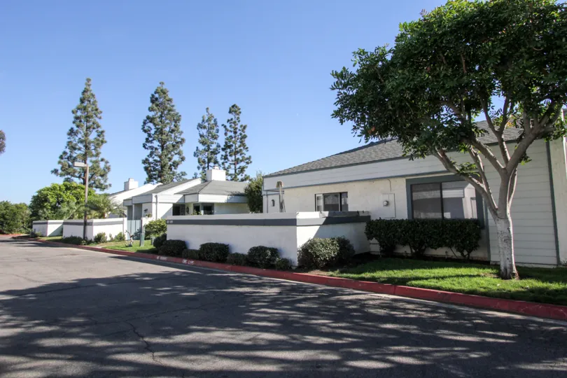 Housing near driveway at Copper Hill in Vista California