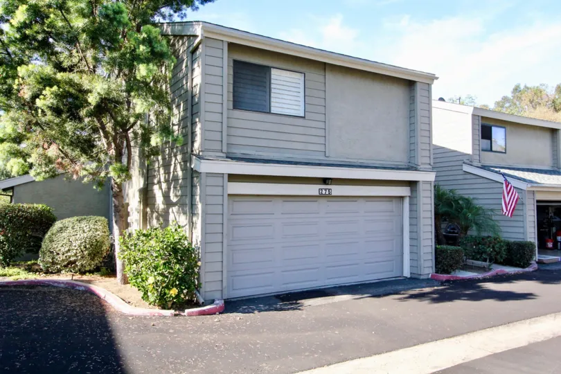 A beautiful town home with double garage at the Durian Place Townhomes in Vista, CA