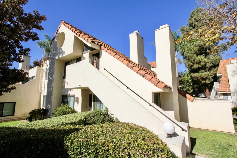A sunny day in the area of Malrose Park, condo, stairs, tree, bush