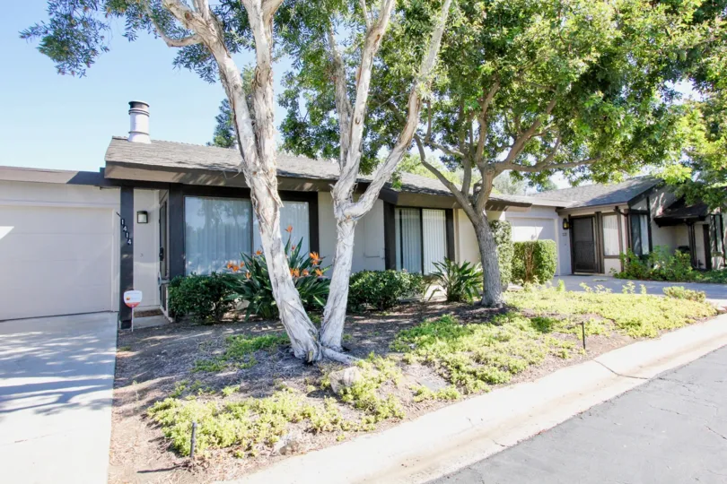 In Front of the villa in Nob Hill has meadow with trees and plants