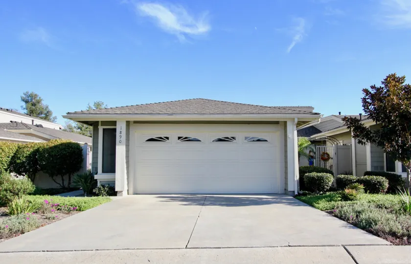 Huge sit out area with tiled roof and lawns of Shadowridge Greens.