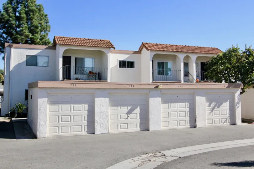 A well-designed wall in the Vista Hills Estates reminds me off the golden age of Greek architecture.
