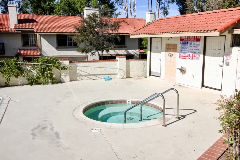 Baby pool for children and changing rooms in Vista Knolis.