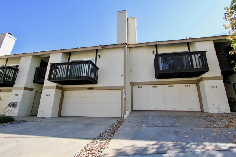 Vista Knolls nice house very attractive parking nice color in this house
