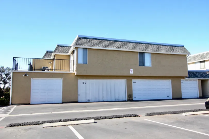 Newly paint apartment in Vista Park Villas Vista California