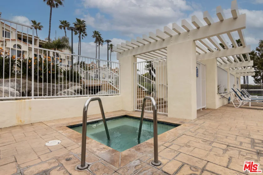 6483 Zuma View Place #106 photo 32