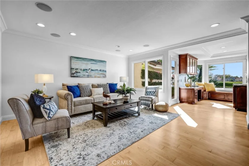 70 Fairlake photo 23