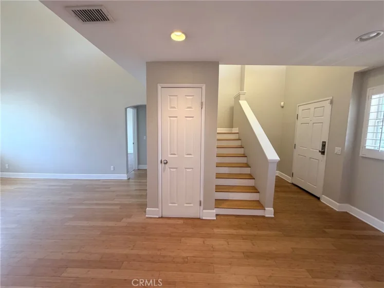 14647 Dickens #8 photo 2