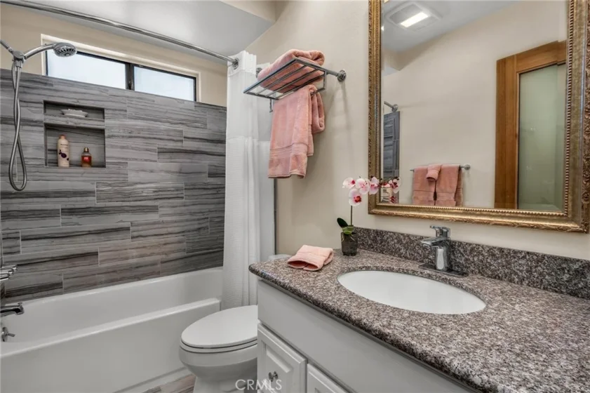 21555 Burbank Boulevard #47 photo 12