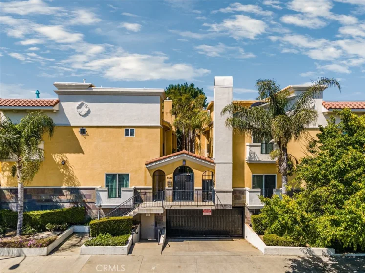 5521 Kester Avenue #14 photo 1