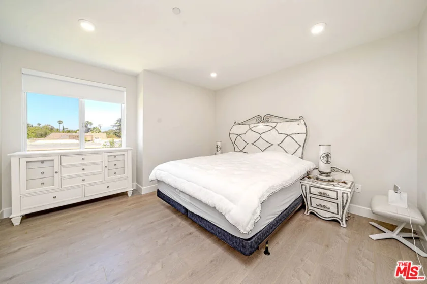4925 Wilshire Boulevard #302 photo 22