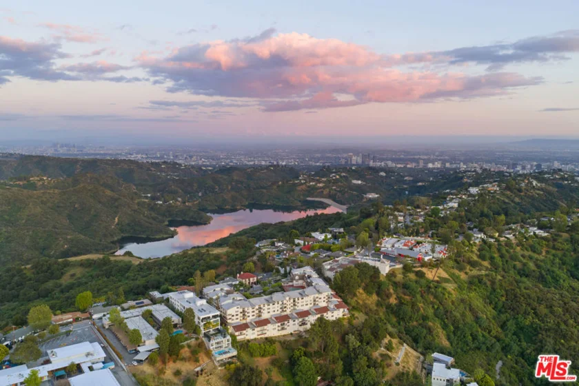 2385 Roscomare Road #F10 photo 21