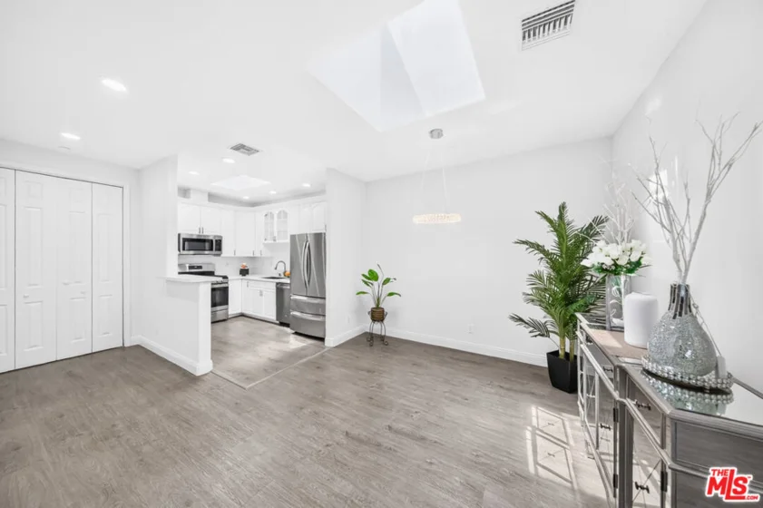 971 S St Andrews Place #301 photo 21
