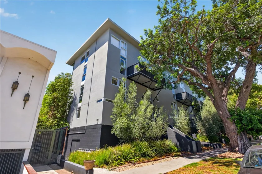 1037 N Laurel Avenue #1 photo 28