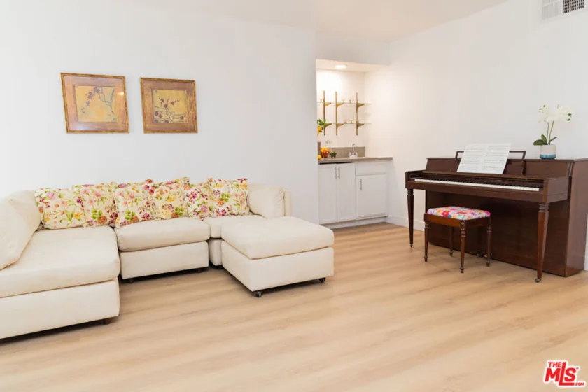 22040 Gault Street #15 photo 1