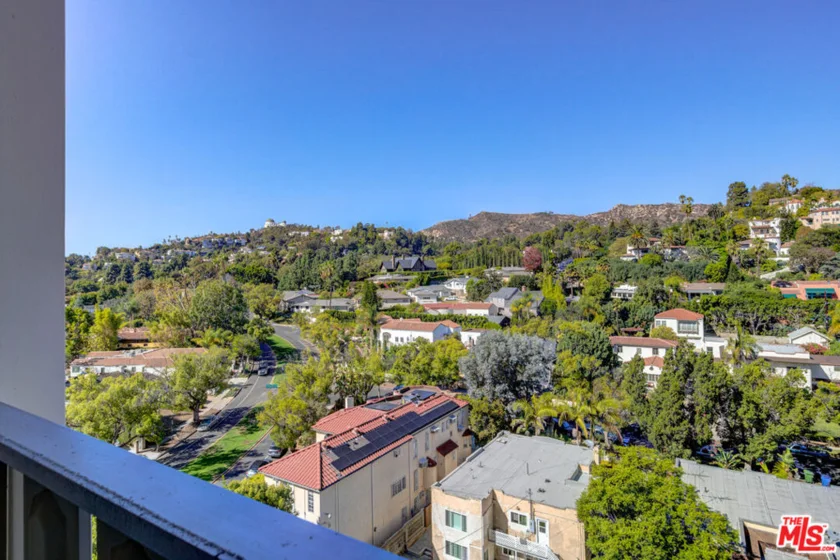 4455 Los Feliz Boulevard #906 photo 1