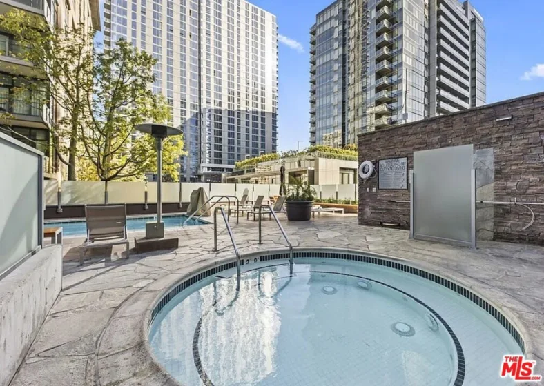 1100 S Hope Street #712 photo 3