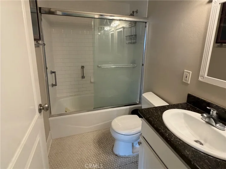 1725 Loma Avenue #6 photo 3