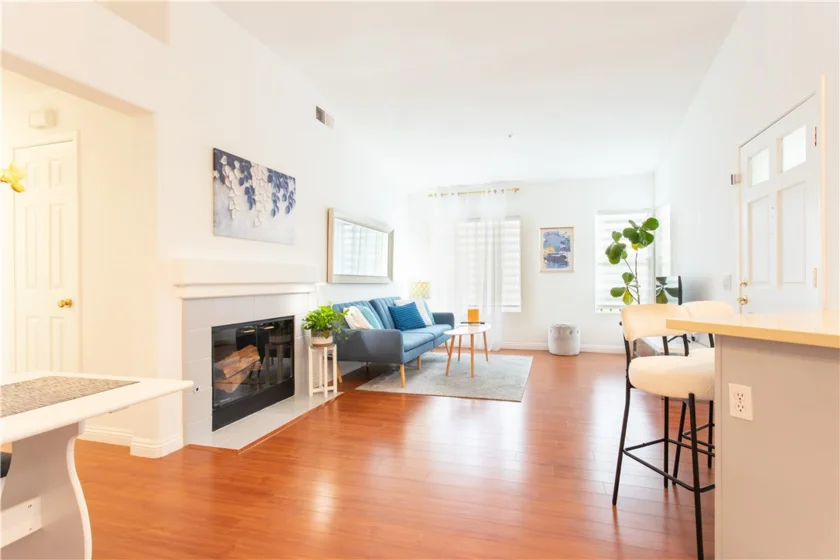 210 California Court photo 22