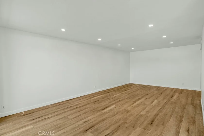 4637 Willis Avenue #306 photo 25