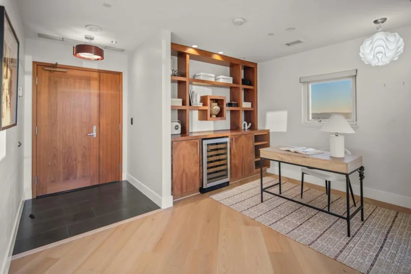 700 W Harbor #2101 photo 2