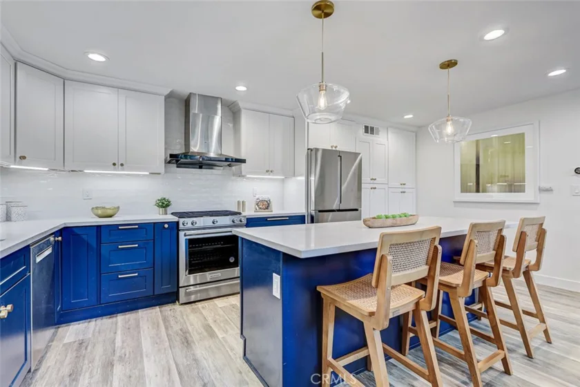 984 Granville photo 43