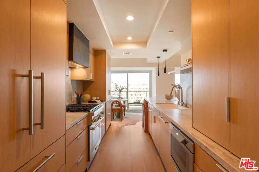 13600 Marina Pointe Drive #604 photo 8