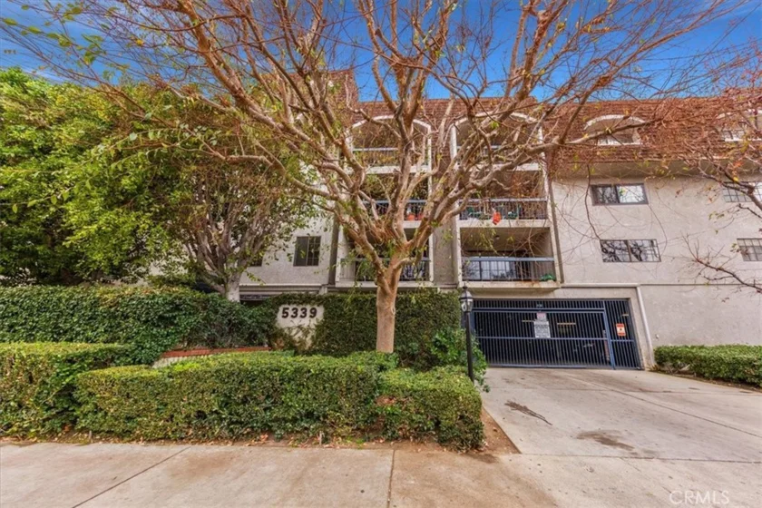 5339 Lindley Unit 207 photo 15