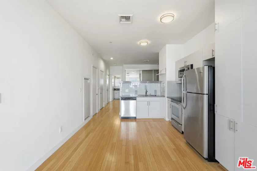 3810 Wilshire Boulevard #1609 photo 27