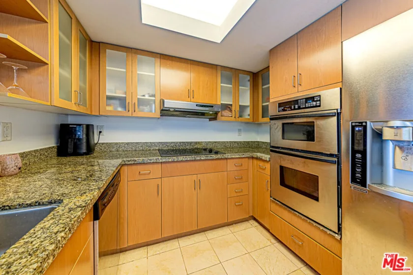 13700 Marina Pointe Drive #1018 photo 6