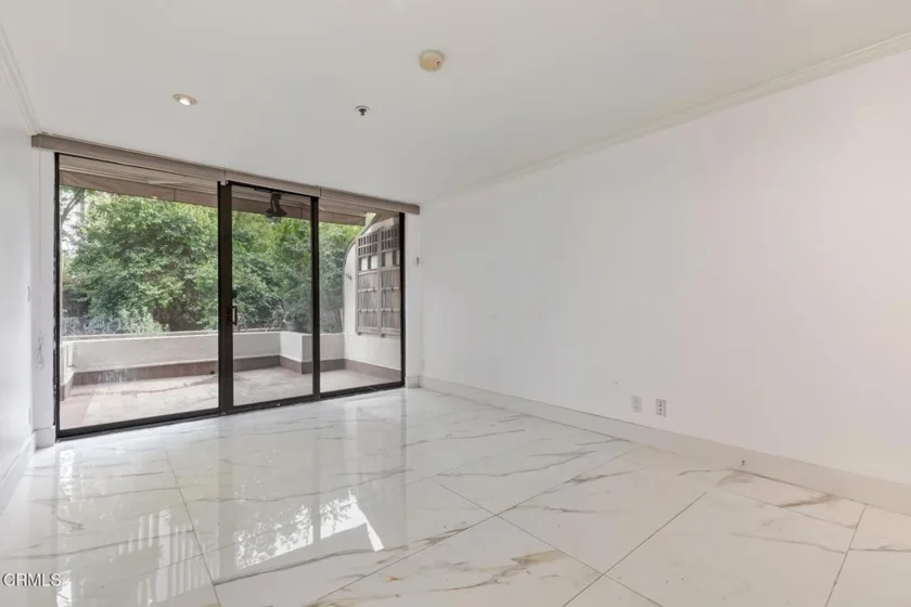 121 S Hope Street #11 photo 10