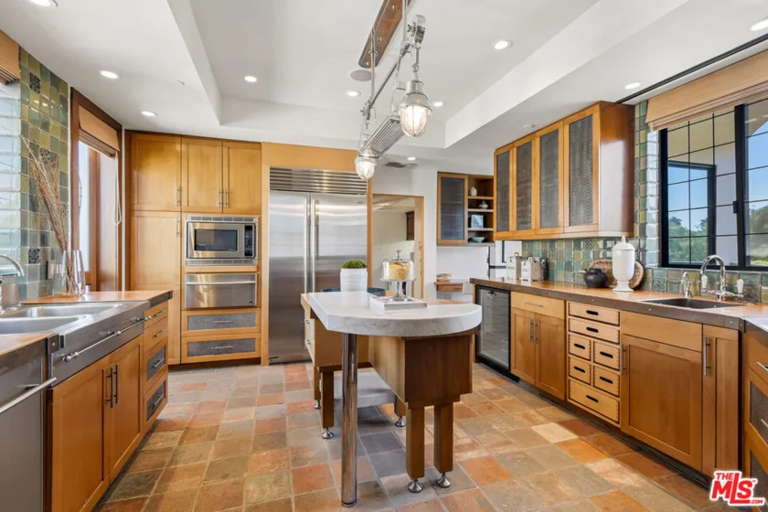 450 N Maple Drive #501 photo 11