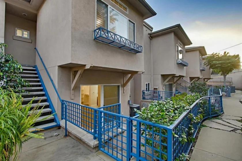 2078 San Diego photo 31