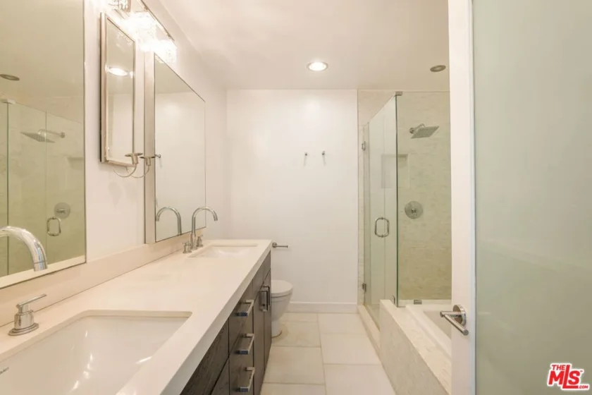 1129 Larrabee Street #14 photo 5