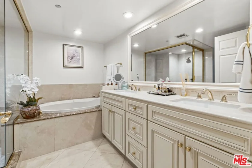 277 S Spalding Drive #203 photo 20