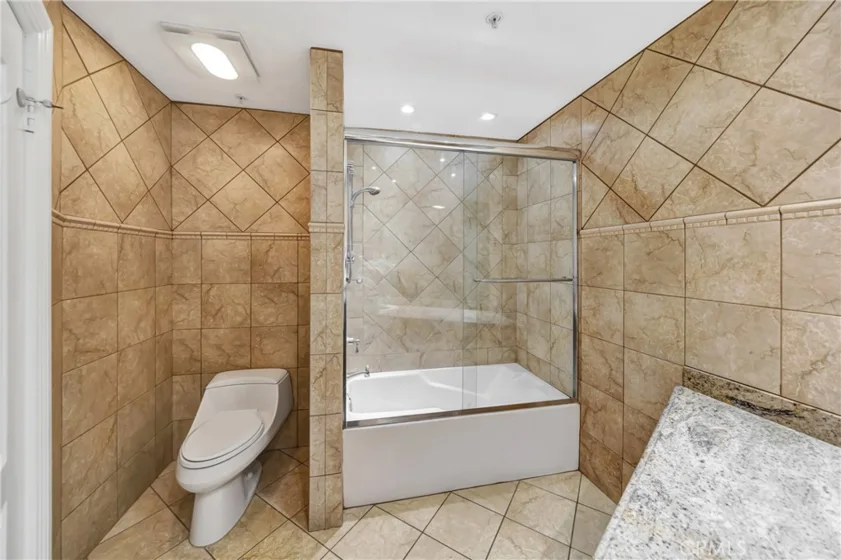 4477 Woodman Avenue #305 photo 15