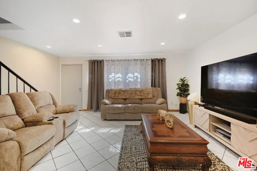 7422 Hazeltine Avenue #3 photo 6